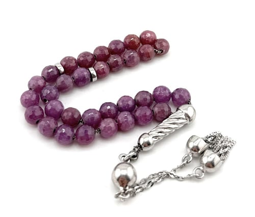 سبحة حجر الياقوت الأحمر