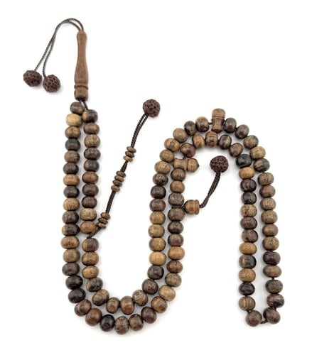 مسبحة خشب العود الطبيعي