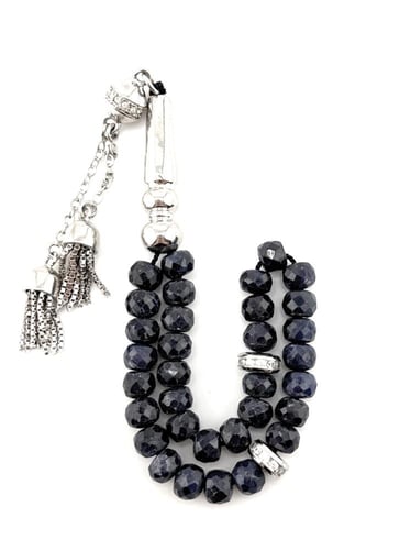 سبحة حجر الياقوت الأزرق او (الزفير) المرصعة بالفضة