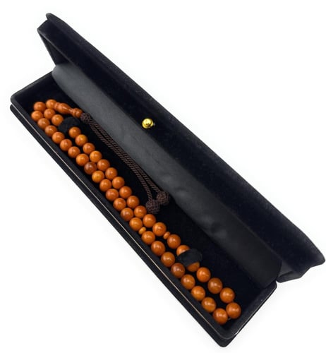 سبحة الكهرمان (العنبر) الطبيعي مشغول في روسيا