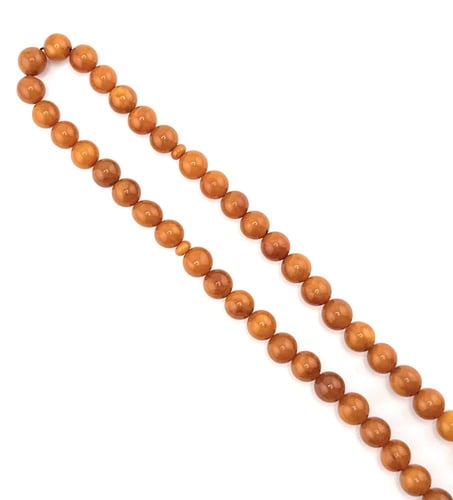 سبحة الكهرمان (العنبر) الطبيعي مشغول في روسيا