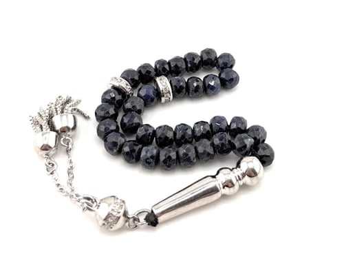 سبحة حجر الياقوت الأزرق او (الزفير) المرصعة بالفضة