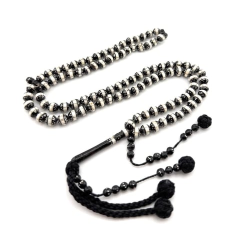 سبحة المرجان الاسود المطعمة بالعاج والفضة