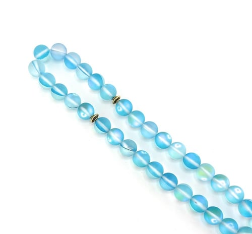 سبحة حجر الكريستال الازرق الفاتح
