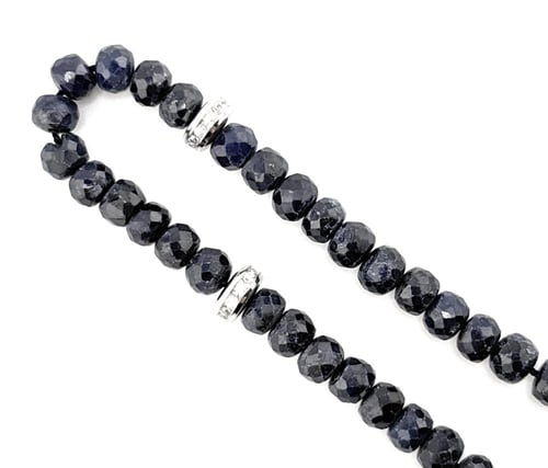 سبحة حجر الياقوت الأزرق او (الزفير) المرصعة بالفضة