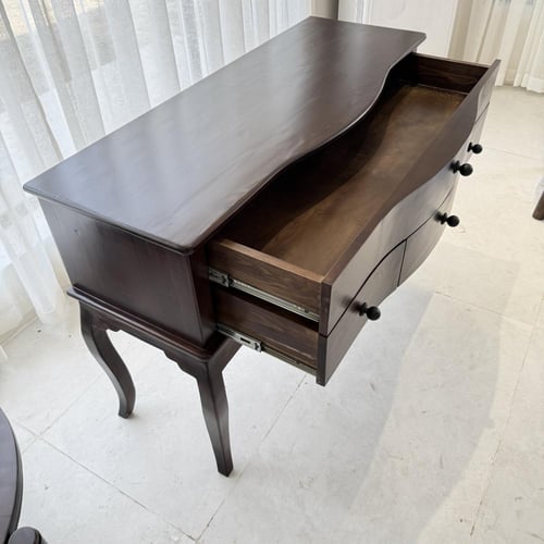 مكتب او تسريحة