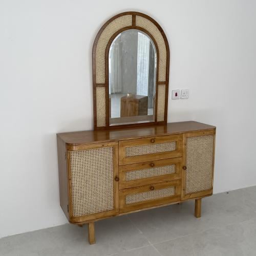 تسريحة مع مرآة