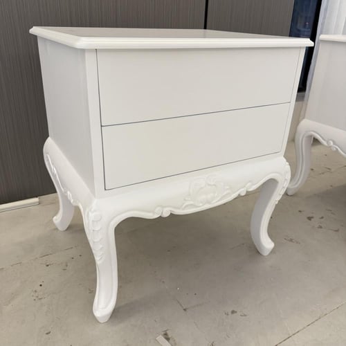 كومدينة طاولة جانبية