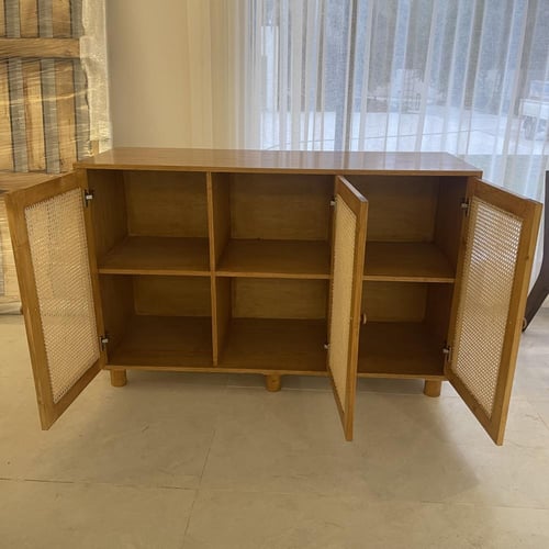 خزانة بوفية من الخشب والراتان الطبيعي