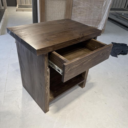 طاولة جانبية