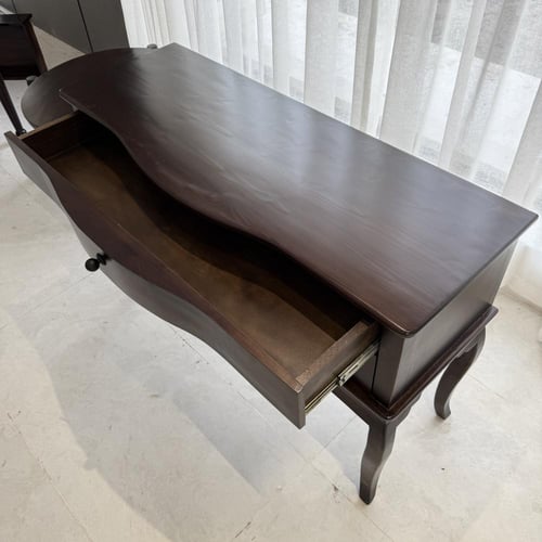 مكتب او تسريحة