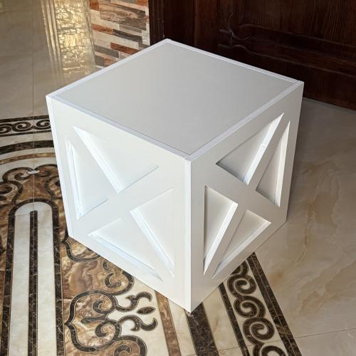 طاولة او مقعد