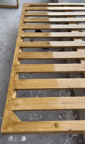 سرير ارضي خشبي بدون بروز الاطراف