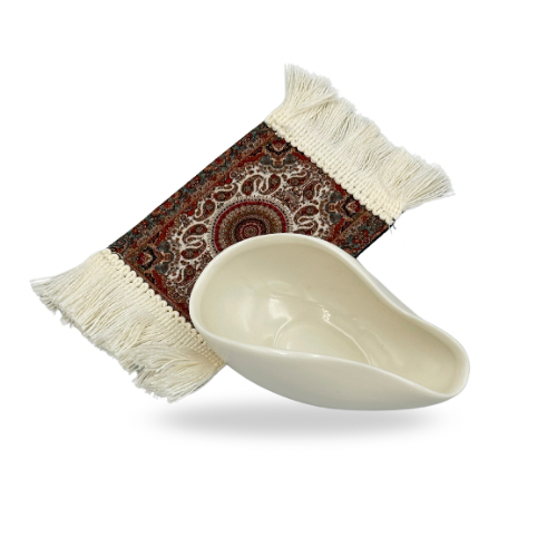 قطعة لقياس بن القهوة مع قطعة على شكل سجاد