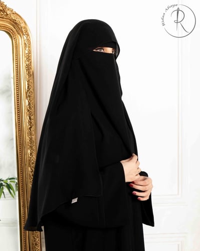 نقاب اماراتي وسط