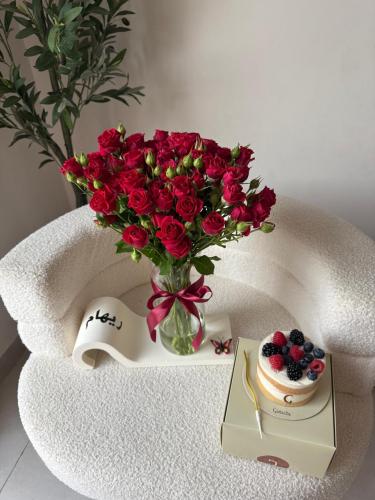 Flower vase with stand, name, and cake