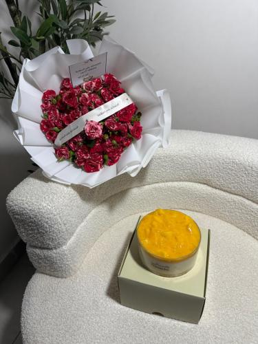A bouquet of flowers with a ganache cake