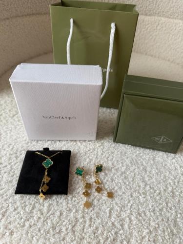 Necklace and earrings set