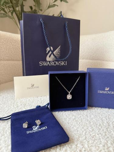 Necklace and earrings set