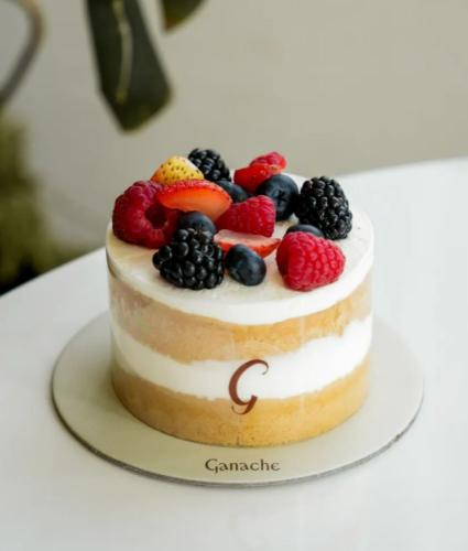 Tart with berry ganache