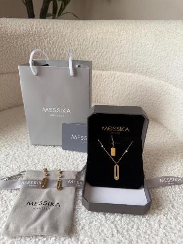 Necklace and earrings set