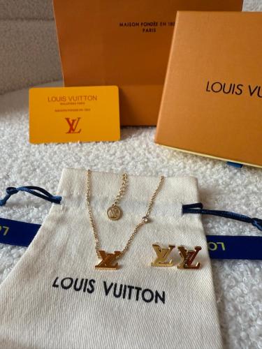 Necklace and earrings set