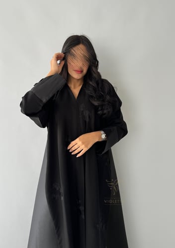 عباية كريب سوداء مطرزه 6165