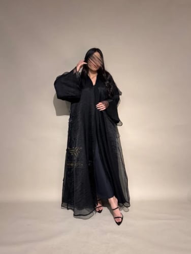 بكج عباية سوداء كلوش تفتة حرير بالورد البارز و فست...