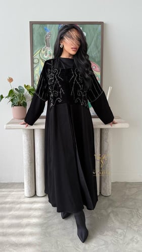 عباية سوداء ربع كلوش بتداخل قماش المخمل- 6198