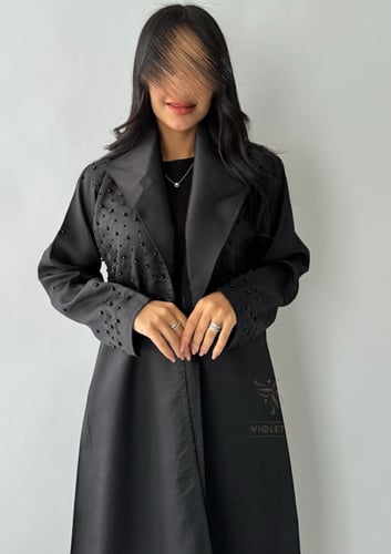 عباية سوداء بتطريز لؤلؤي أسود Z6068