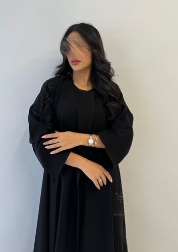 بكج عباية سوداء كريب بتطريز زهور أسود كلوش و فستان...