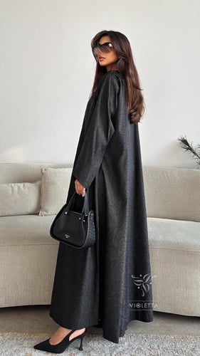 عباية سوداء ربع كلوش بقماش الجاكار بفستان متصل 617...