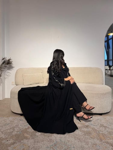 عباية رسمية عملية بتطريز ذهبي Z6133