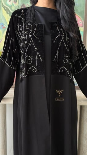 عباية سوداء ربع كلوش بتداخل قماش المخمل- 6198