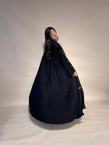 عباية رسمية عملية بتطريز ذهبي Z6133