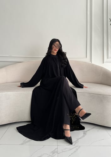 عباية سوداء نصف كلوش بياقة عالية 6166