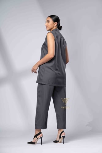 طقم قطعتين رمادي تحت العباية Z9022