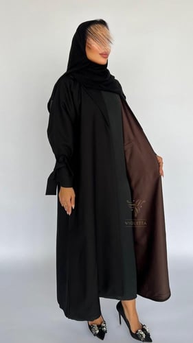 عباية سوداء بلمسة حرير بني Z6058