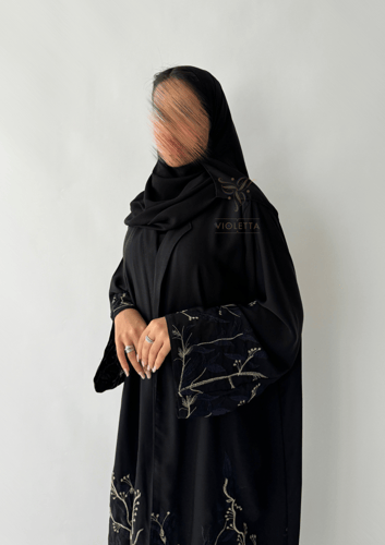 عباية سوداء بقماش بلاك بيري مطرزة -Z6136