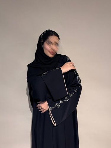 عباية رسمية عملية بتطريز ذهبي Z6133