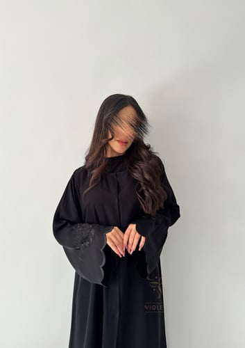 بكج عباية ربع كلوش سوداء بتطريز ورد أسود و فستان ت...