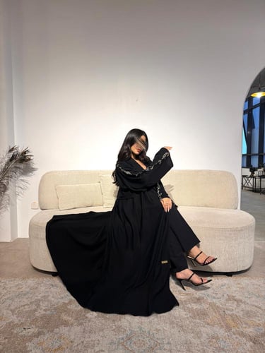 عباية رسمية عملية بتطريز ذهبي Z6133