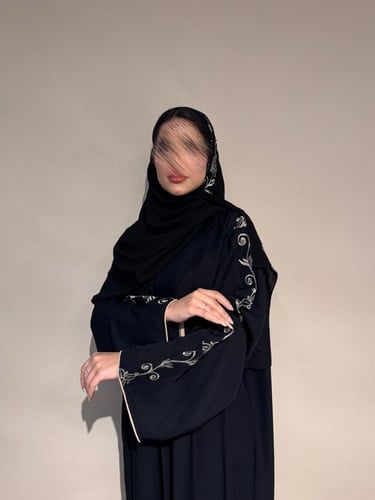 عباية رسمية عملية بتطريز ذهبي Z6133