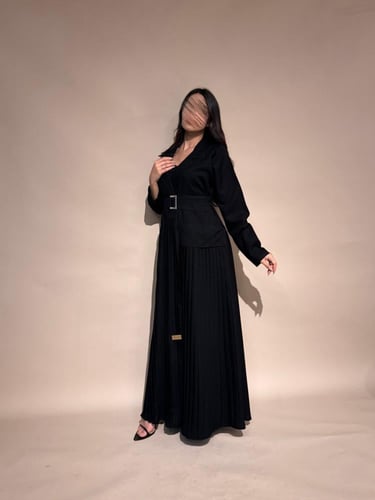 عباية رسميّة بكسرات وحزام خارجي Z6083