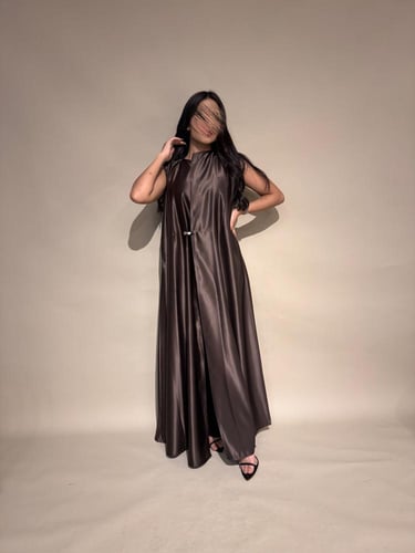 عباية بليزر سوداء بفستان داخلي بني Z6103