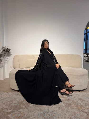 عباية رسمية عملية بتطريز ذهبي Z6133