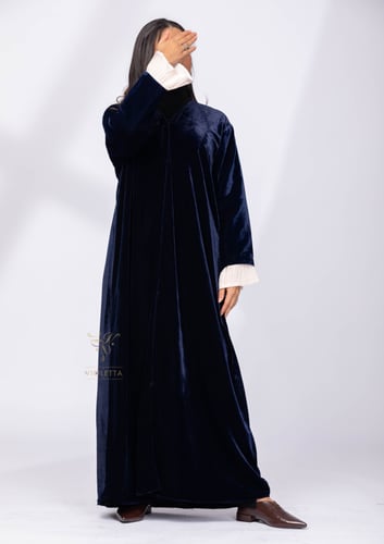 عباية كحلية مخمل بأكمام الجرس Z6095