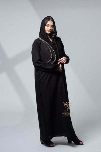 عباية سوداء مشكوكة بالخرز z6043
