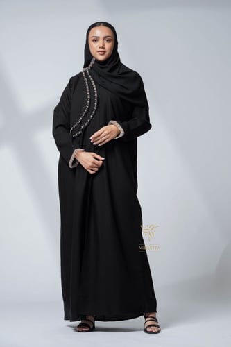 عباية سوداء بتطريز خرزي على الكتف Z6138