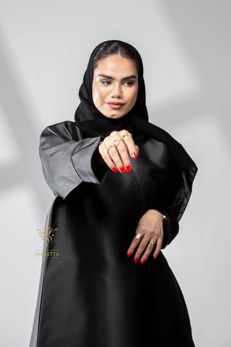 عباية سوداء رسمية وبأكمام متفردة-Z6051